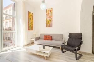 Posedenie v ubytovaní Beautiful flat with balcony and wifi in Málaga Center