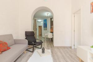 Posedenie v ubytovaní Beautiful flat with balcony and wifi in Málaga Center