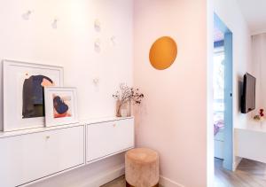 Telewizja i/lub zestaw kina domowego w obiekcie Apartamenty Flat White Obywatelska 49