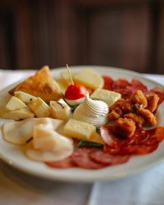 Makanan di atau berdekatan hotel