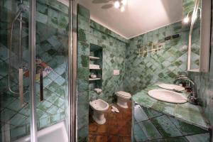 a bathroom with a shower and two sinks and a toilet at Il Battistero Siena Residenza d'Epoca in Siena