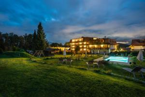 Bazén v ubytování Hotel Reischach nebo v jeho okolí
