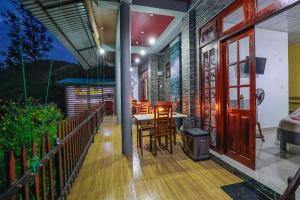 Rõdu või terrass majutusasutuses Zircon Ella +43 fotot