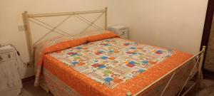 a bed with a quilt on it in a bedroom at Casetta in Pontremoli