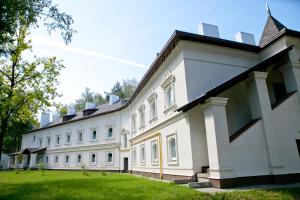 a large white building with a grass yard at Russkaya Derevnya in Vladimir