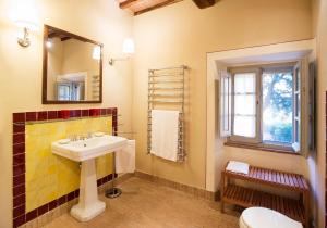 Kúpeľňa v ubytovaní RICASOLI, Villa Agresto + 32 fotografií
