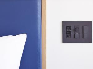 a lightswitch on a wall next to a bed at hotel androoms Kyoto Shichijo in Kyoto