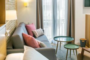 Posezení v ubytování Aquitania Home Suites