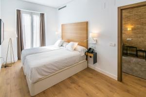 Postel nebo postele na pokoji v ubytování Aquitania Home Suites
