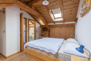 เตียงในห้องที่ Appartamento Vernelia Val di Fassa Sella Ronda