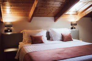 Postel nebo postele na pokoji v ubytování Akti Hotel Ioannina