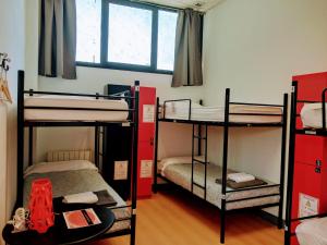 Postel nebo postele na pokoji v ubytování Bilbao Akelarre Hostel