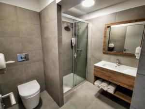 a bathroom with a shower and a toilet and a sink at Ustaria in Peri +6 photos