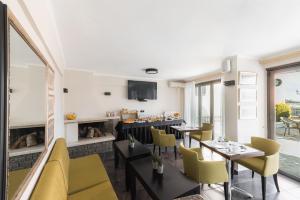 TV a/nebo společenská místnost v ubytování Akti Hotel Ioannina