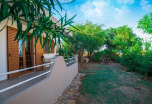 Photo de la galerie de l'établissement Casa Sofianna 2-bedroom home next to sandy beach, à Monemvasia