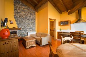 a living room with a couch and a table at El Vallín de Alba in La Artosa