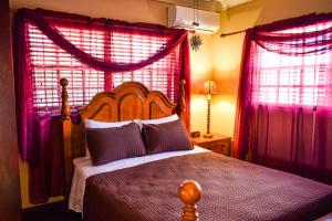 Gallery image of Brownstone Guesthouses Seabeach in Nassau