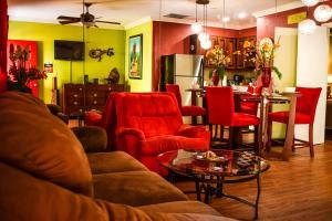 Χώρος καθιστικού στο Brownstone Guesthouses Seabeach