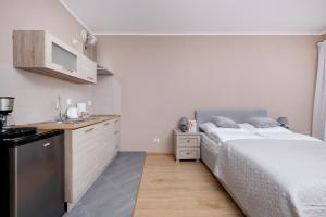 Posteľ alebo postele v izbe v ubytovaní Kasprowicza 20 Uzdrowisko by Jantar Apartamenty Kołobrzeg