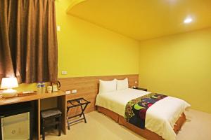 Uma cama ou camas num quarto em Fun Trip - Little Castle & Oscar B&B