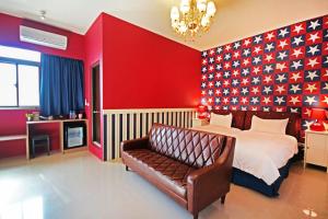 Uma cama ou camas num quarto em Fun Trip - Little Castle & Oscar B&B
