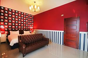 Uma cama ou camas num quarto em Fun Trip - Little Castle & Oscar B&B