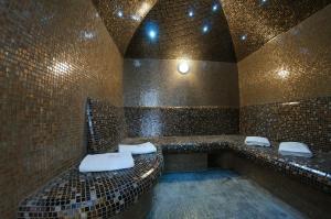 Baðherbergi á Taurus Hotel & SPA