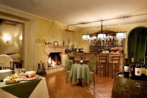 Un restaurant sau alt loc unde se poate mânca la Hotel Selva Candida