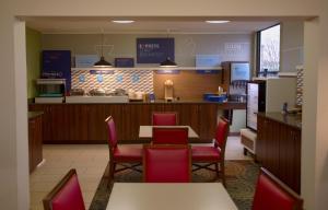 ห้องอาหารหรือที่รับประทานอาหารของ Holiday Inn Express Anderson I-85 - Exit 27- Highway 81, an IHG Hotel