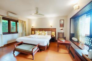 Postel nebo postele na pokoji v ubytování Greenwoods Resort, Thekkady