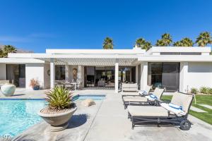 Gallery image of Contemporary Dreams in Palm Springs