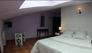 Postel nebo postele na pokoji v ubytování Hostal Santiago