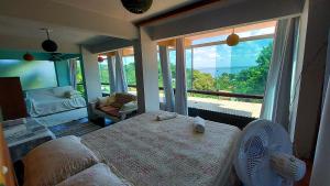 Katil atau katil-katil dalam bilik di Pousada casas nas arvores