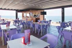 Restoran ili neka druga zalogajnica u objektu BEACH HOUSE Guadalmar