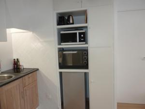 Köök või kööginurk majutusasutuses CABOURG APPARTEMENT EN RESIDENCE CALME ET COSI