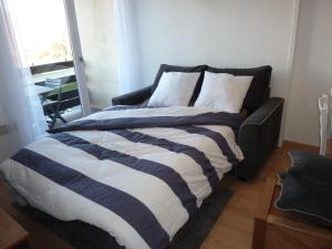 Voodi või voodid majutusasutuse CABOURG APPARTEMENT EN RESIDENCE CALME ET COSI toas