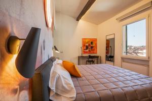 Кровать или кровати в номере Residenza Benizzi rooms in the heart of Florence