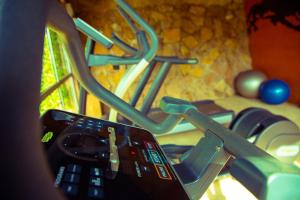 Fitness centrum a/nebo fitness zařízení v ubytování Humura Resorts