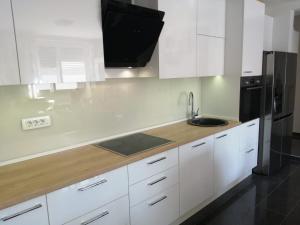Kuchyňa alebo kuchynka v ubytovaní Apartmani Jukic