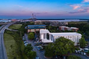 Imagen de la galería de Hotel Indigo Charleston - Mount Pleasant, an IHG Hotel, en Charleston