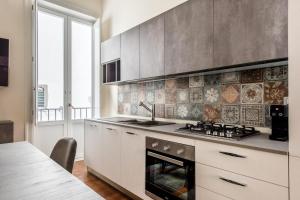 Een keuken of kitchenette bij Anna's Luxury Apartment