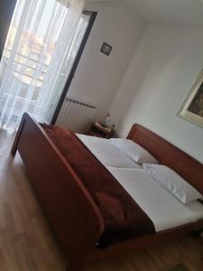 Postel nebo postele na pokoji v ubytování Apartments Petrica