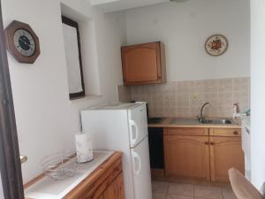 Kuchyň nebo kuchyňský kout v ubytování Apartments Petrica