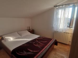 Postel nebo postele na pokoji v ubytování Apartments Petrica