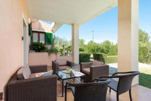 A seating area at Son Rotger, villa Tía Catalina con piscina en Alcudia Még 34 kép