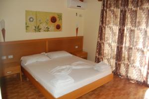 Postel nebo postele na pokoji v ubytování Hotel Ramosaco, Radhimë, Vlorë