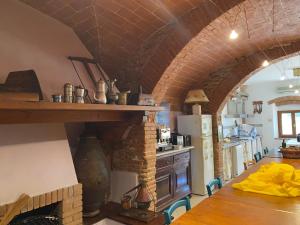 A kitchen or kitchenette at Agriturismo Le Biricoccole