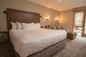 Voodi või voodid majutusasutuse Moose Hotel and Suites toas