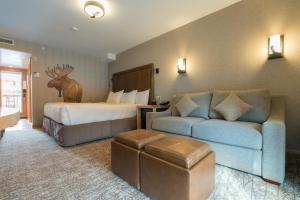 Voodi või voodid majutusasutuse Moose Hotel and Suites toas