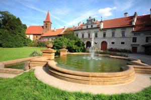 Bazén v ubytovaní Hotel Floret alebo v jeho blízkosti
